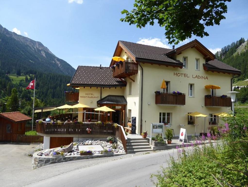 Hotel Ladina Bergün Exteriör bild