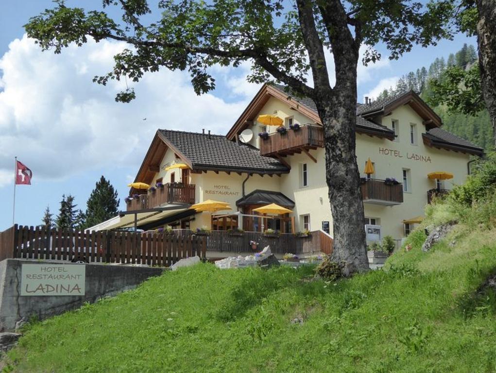 Hotel Ladina Bergün Exteriör bild