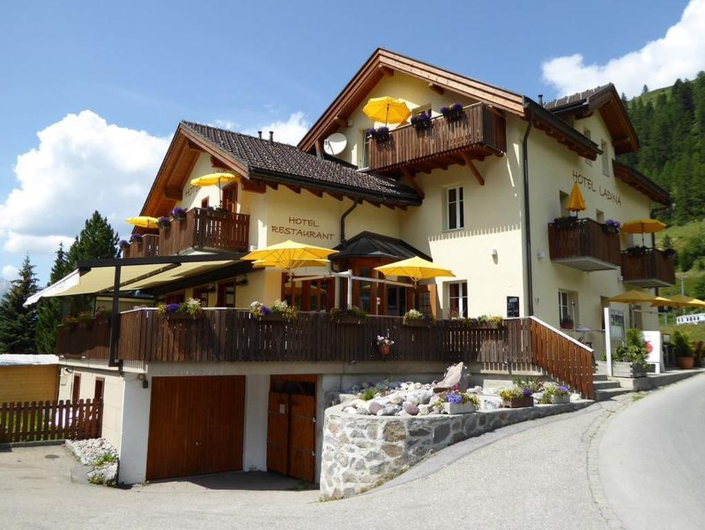 Hotel Ladina Bergün Exteriör bild