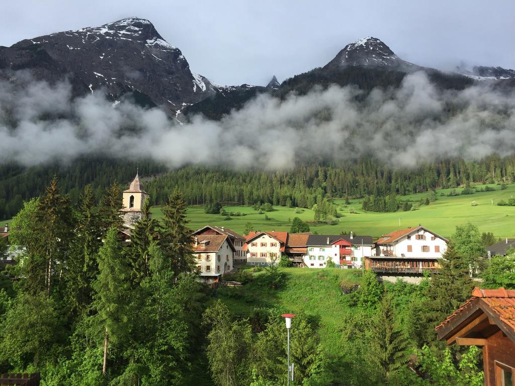 Hotel Ladina Bergün Exteriör bild
