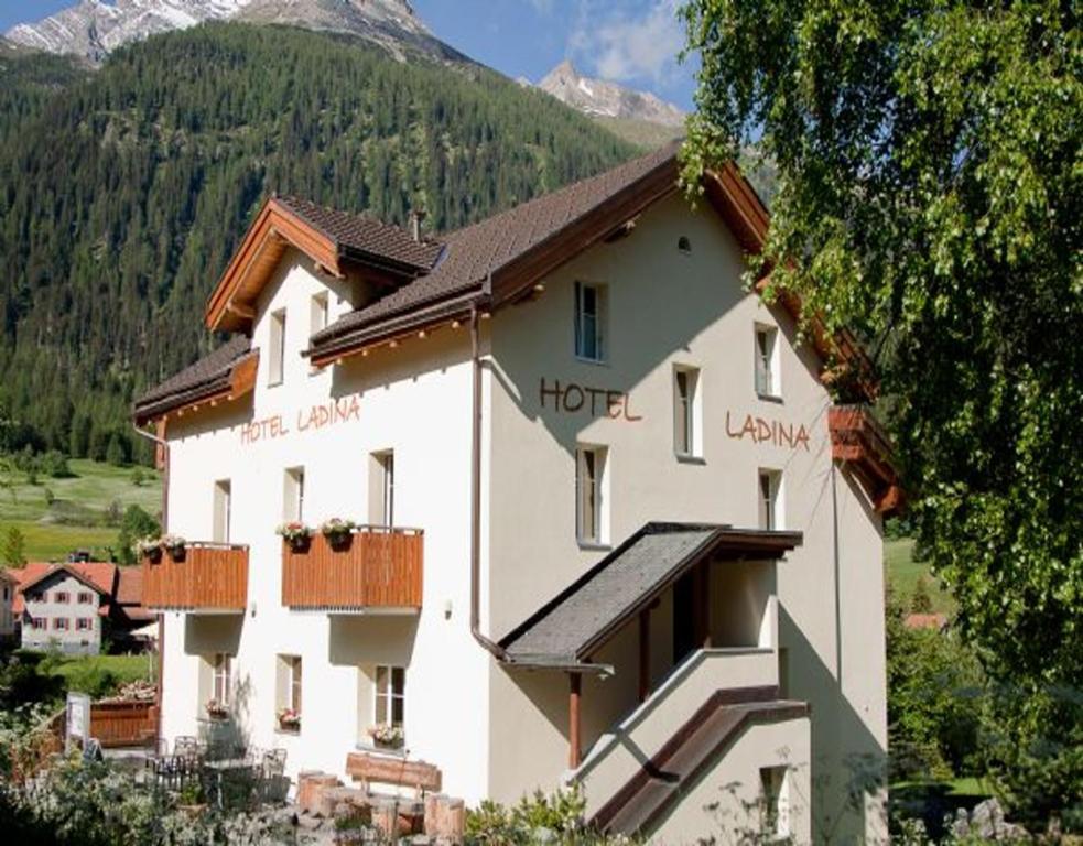 Hotel Ladina Bergün Exteriör bild